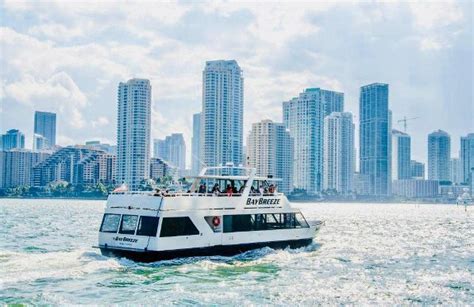 star-boat-005_597x387 - VIP Miami Tours