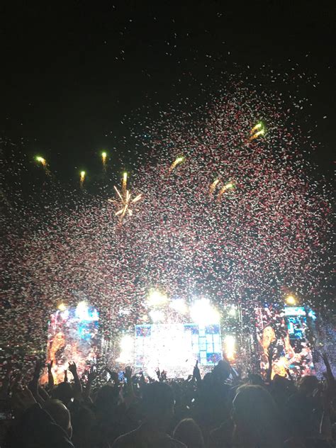 Guns N' Roses Concert Finally : r/pics