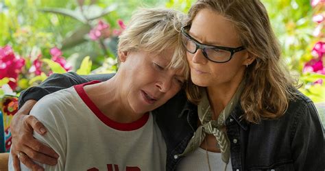 ‘Nyad’ movie review: Jodie Foster and Annette Bening deliver knockout ...