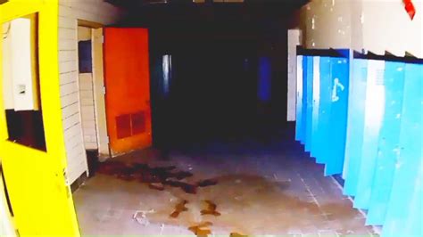 Alone at night in an abandoned K-8 school : r/abandoned