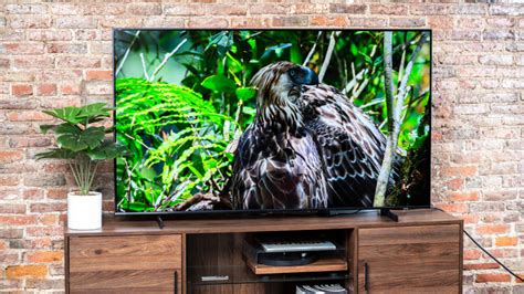 Samsung AU8000 LED TV Review: Outshone in its class - Reviewed