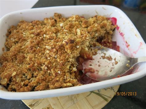 Love 2 Cook: Plum Crumble with oats and almonds