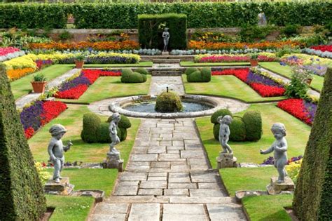 Royal Garden Photos You'll Want to Visit Now | Reader's Digest