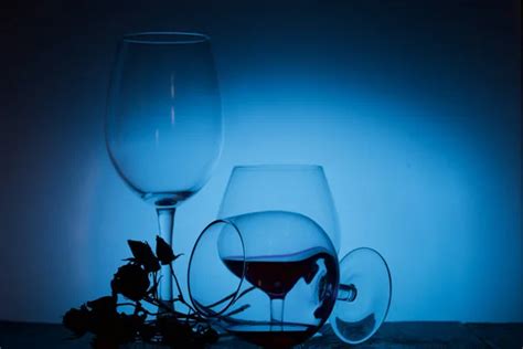 Wine glass silhouette fotos de stock, imágenes de Wine glass silhouette ...