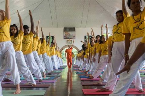 15 Best Ashrams for Yoga in India For a Holistic Wellbeing