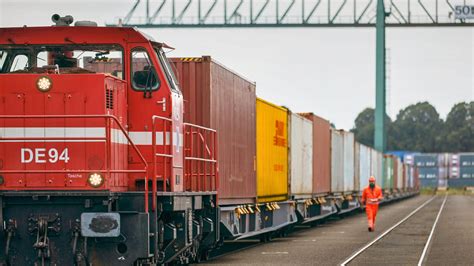 Rail Freight – Pros and Cons of Rail Transport | DHL Freight