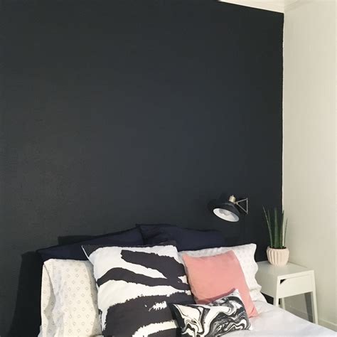 tricorn black accent wall