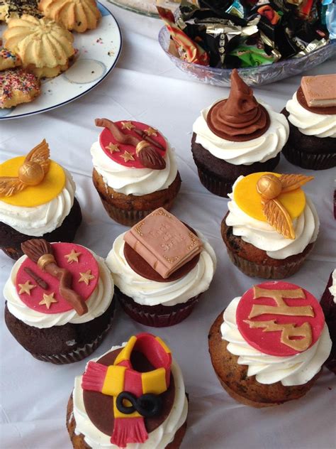 Harry Potter themed cupcakes for my engagement party : harrypotter