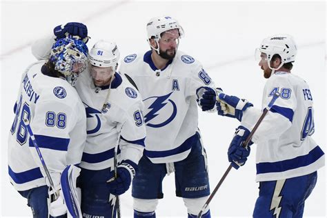 Brayden Point has 2 goals, Lightning beat Maple Leafs 7-3 in Game 1