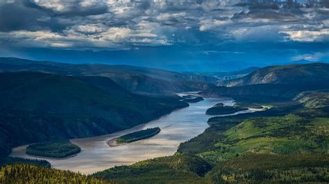 Yukon River viewed from the Midnight Dome, Dawson City, Yukon, Canada ...