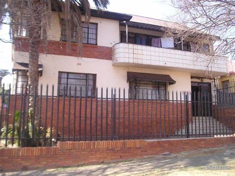 Rosettenville - Bachelor apartment in a well maintained building! - Johannesburg, Gauteng - Photo #2