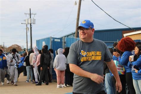 Chapel Hill students, community send off Bulldogs as they get ready for ...