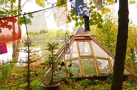 Build a $300 Underground Greenhouse for Year-Round Gardening (Video)