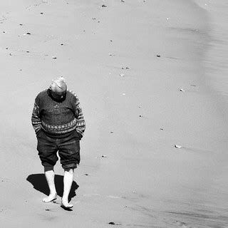 Walking on the beach | Cascais, Portugal | Pedro Ribeiro Simões | Flickr