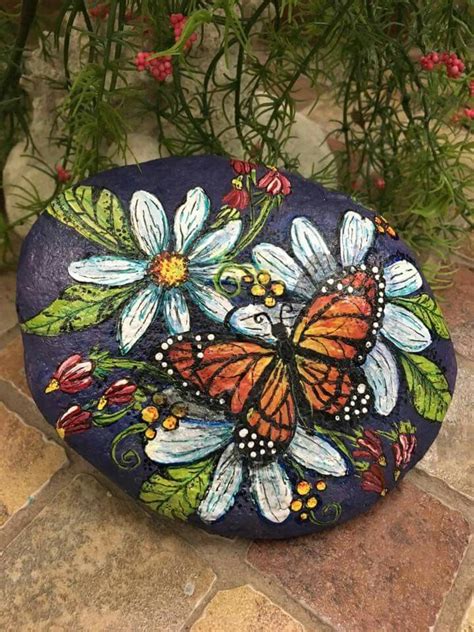 Monarch butterfly / daisies painted rock Rock Painting Patterns, Rock ...