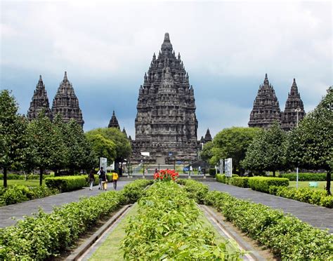 Candi Prambanan Sleman Yogyakarta - Adat Indonesia