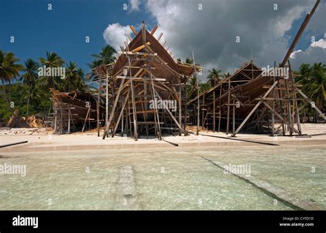 Traditional Pinisi wooden sailing boat construction, Bira Sulawesi Indonesia Stock Photo - Alamy