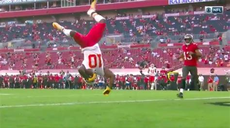 Tyreek Hill’s Backflip to Victory Goes Viral After Kansas City Chief’s Win - Trill Mag