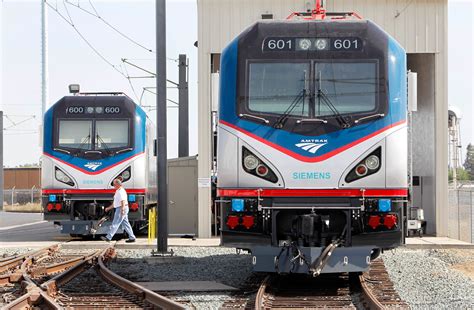 Amtrak Unveils New Locomotives - NYTimes.com