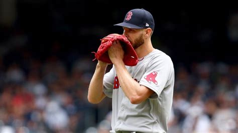 Chris Sale will reportedly not opt out of contract, stay with Red Sox