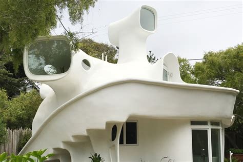 This “Spaceship” House’s Style Is Out of This World | Apartment therapy ...