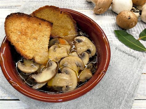 Zuppa di funghi misti, un piatto facile e delicato - Vivo Mangiando