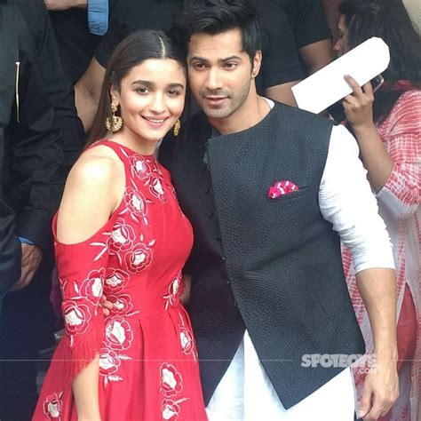 Alia Bhatt & Varun Dhawan Splash Colours At Badrinath Ki Dulhania ...