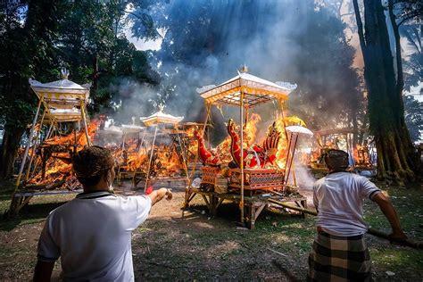 Balinese Ngaben Ceremony | Bali Hindu Cremation Ritual