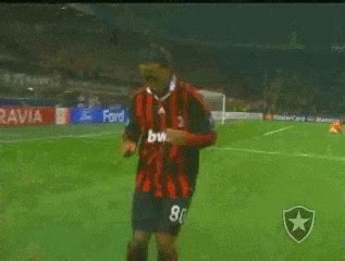 Ronaldinho Gaucho GIF - Find & Share on GIPHY