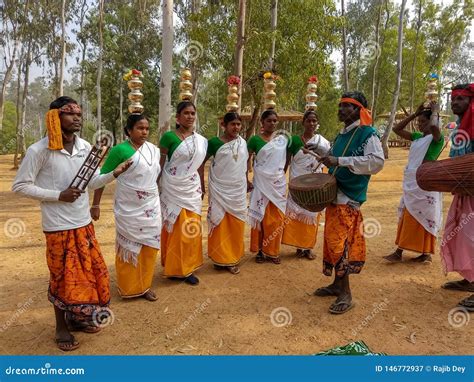 Santhali Traditional Tribal Dance at Poushmela in Shantiniketan,Bolpur , WestÂ Bengal Editorial ...