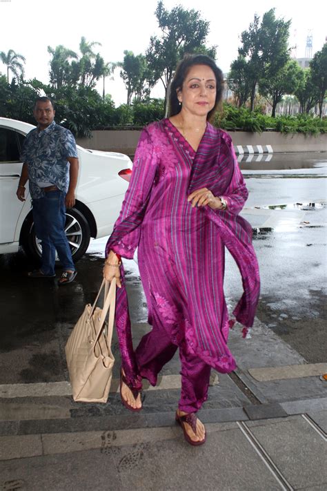 Hema Malini seen at the airport on 20 July 2023 / Hema Malini - Bollywood Photos