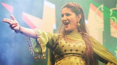 Bigg Boss star Sapna Choudhary sings Bhojpuri song in Haryanvi tone. Video goes viral ...