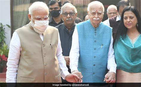 LK Advani Birthday: PM Narendra Modi Visits BJP's LK Advani On His 94th ...