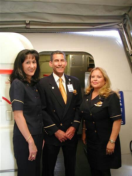 Continental Airlines Cabin Crew | Airline cabin crew, Flight attendant, Flight crew