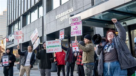 Starbucks union to strike on 'Red Cup Day'