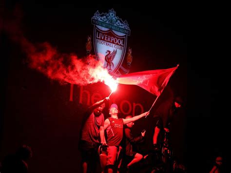 Thousands of fans celebrate in the streets as Liverpool win Premier ...