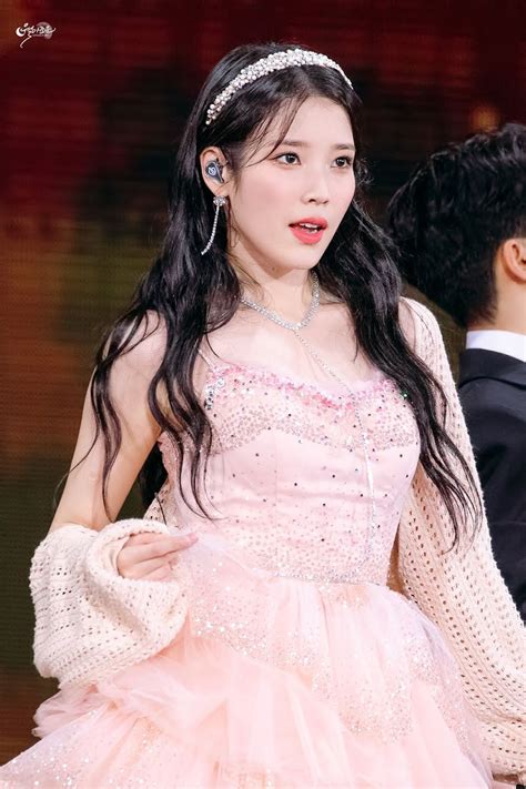 Literally All Of IU's "The Golden Hour" Concert Outfits Were Stunning ...