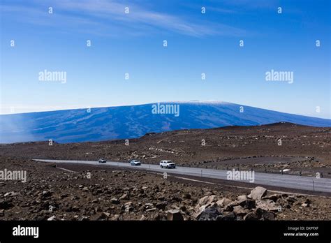 Cars on Mauna Kea summit road. Mauna Loa in background. Big Island of Hawaii Stock Photo - Alamy