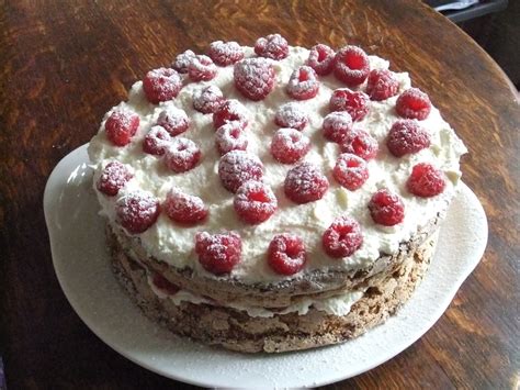 mary berry meringue cake