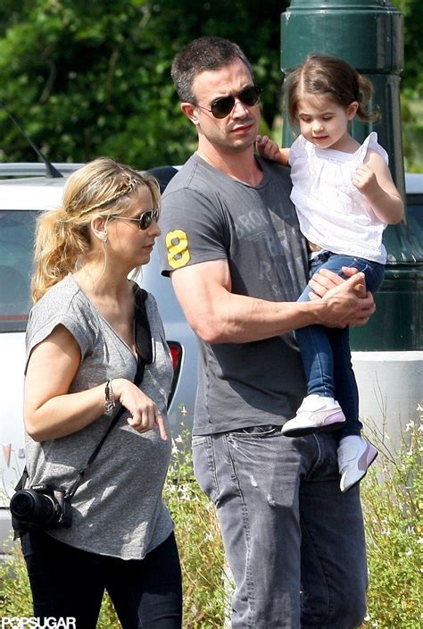 Sarah Michelle Gellar and her family went to the LA Zoo. | Freddie Prinze Jr. Joins Charlotte ...