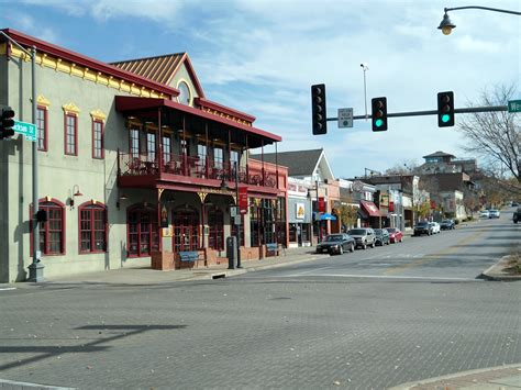 File:Dickson Street and West Avenue, Fayetteville, Arkansas.jpg ...