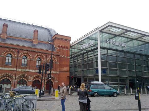 Anything but rubbish!: Hanging out at St Pancras Station