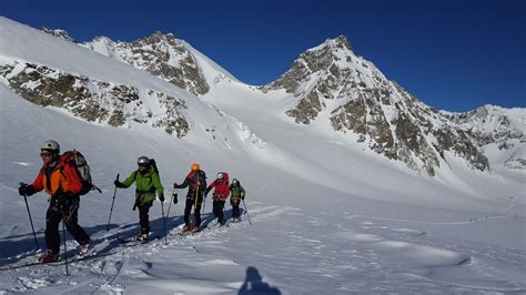 5-day ski touring program in the Pyrenees. 5-day trip. UIAGM guide