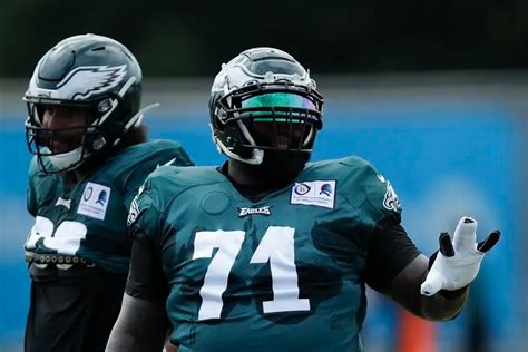 Eagles rework Jason Peters' contract to play left tackle