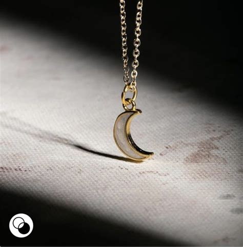 Tiny Moon necklace - Cactuss