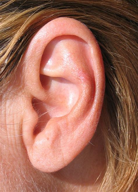 Ear Shingles Symptoms | Livestrong.com