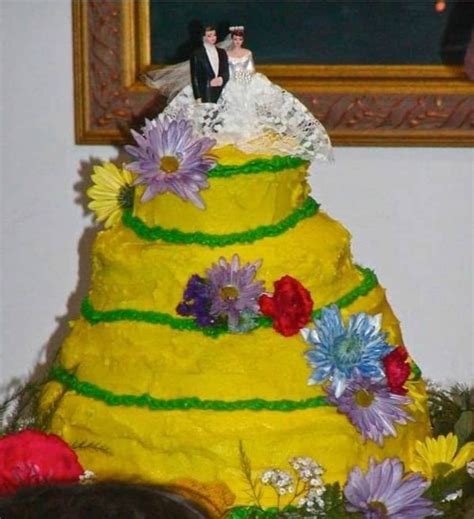 10 Hilarious Wedding Cake Fails