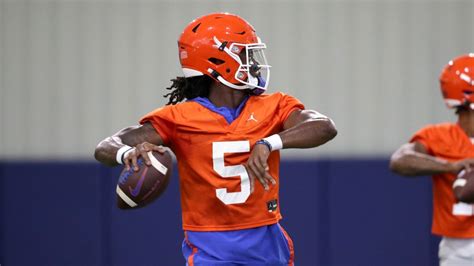 Video: Inside Day One of Florida Gators 2021 Fall Camp - Sports ...