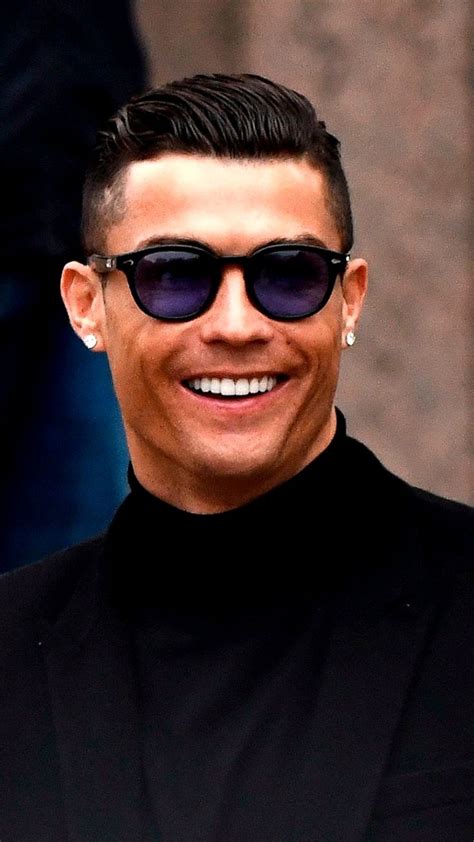 😍😍 Cristiano Ronaldo. | Mens sunglasses, Sport photography, Sunglasses