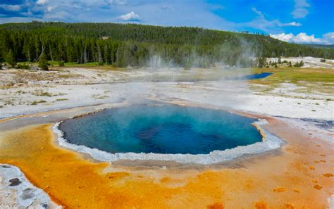 Yellowstone: Upper Geyser Basin - The Adventures of Trail & Hitch